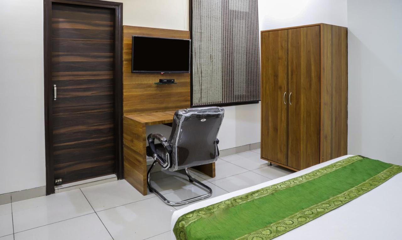 Treebo Trip Kapil Royalista Hotel Ludhiana Exterior photo