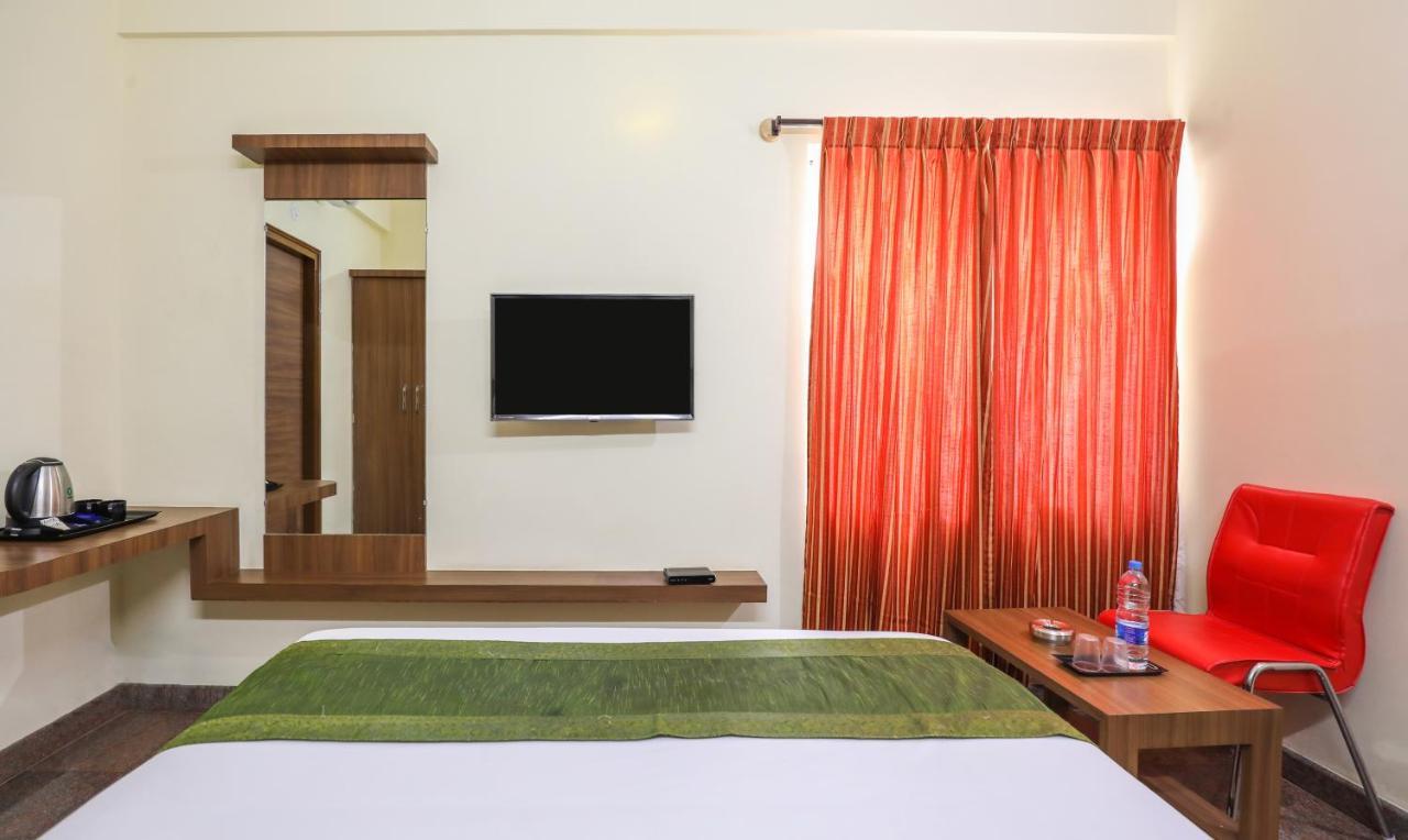 Treebo Trip Kapil Royalista Hotel Ludhiana Exterior photo
